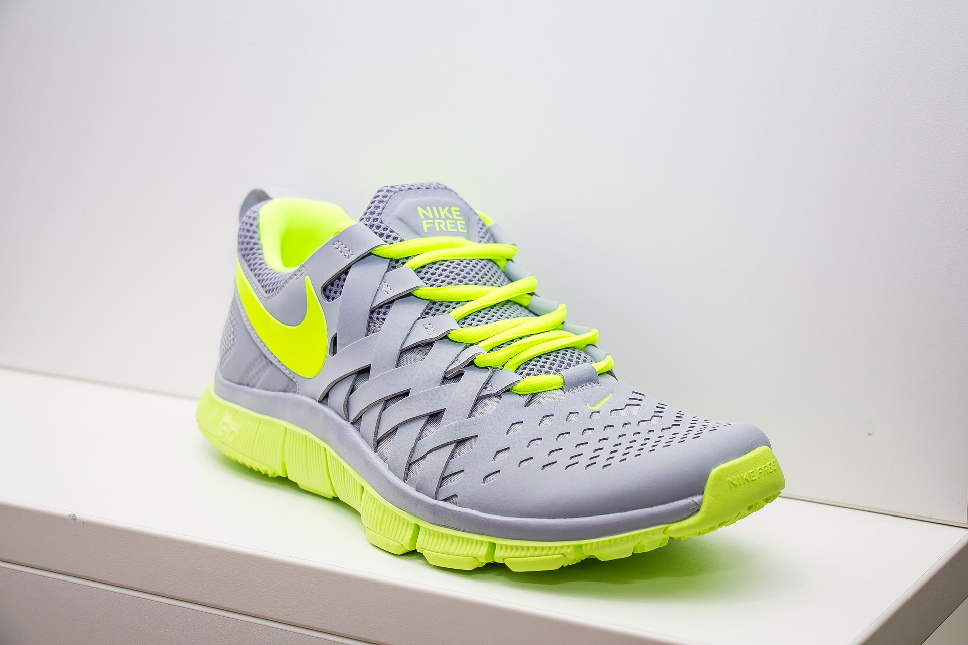 shoes-346986_1920